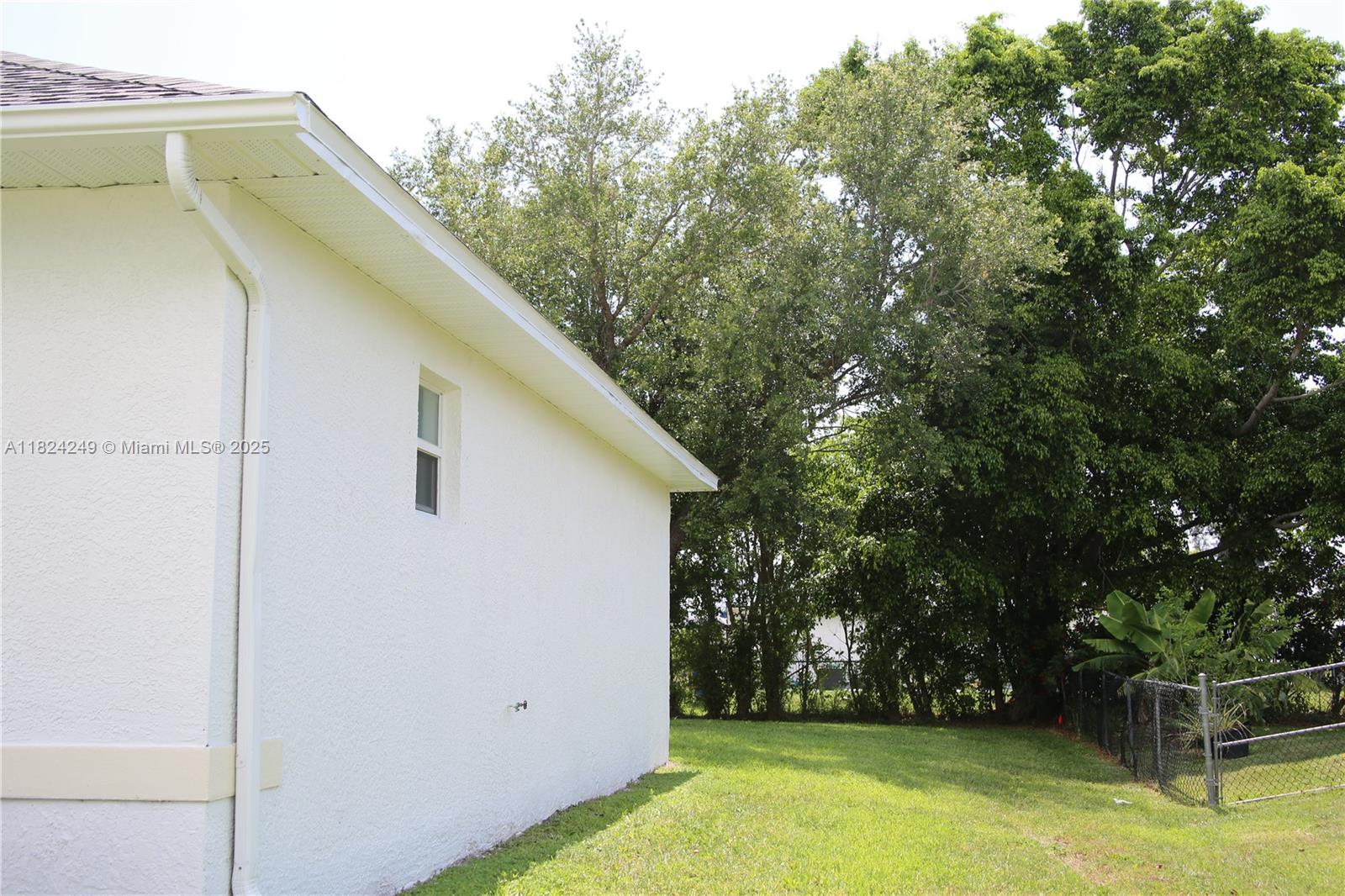 1716 NE 6th Pl, Cape Coral, Florida image 4