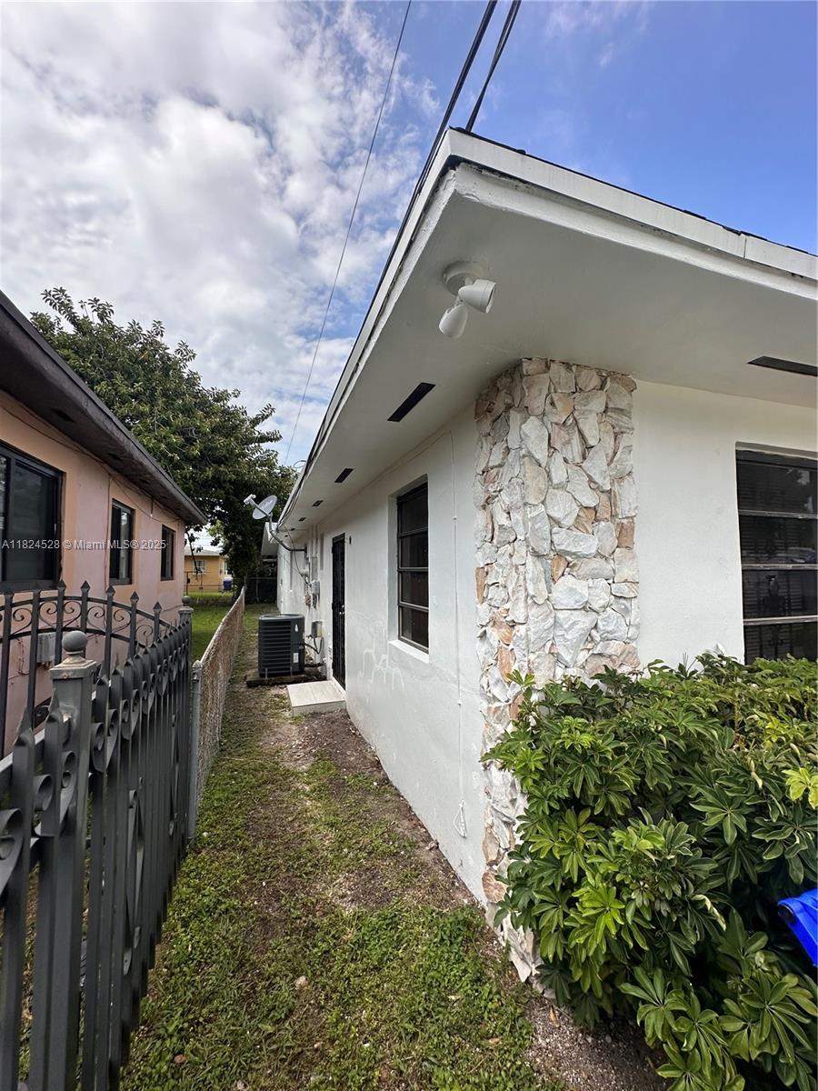 1871 NW 55th Ter, Miami, Florida image 20
