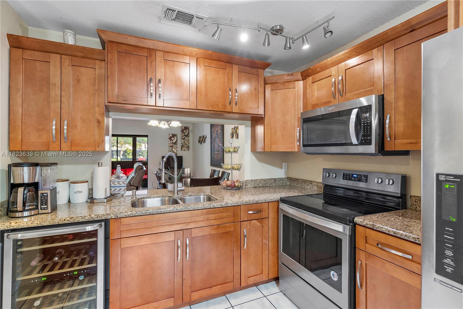9264 NW 49th Pl, Sunrise, Florida image 9