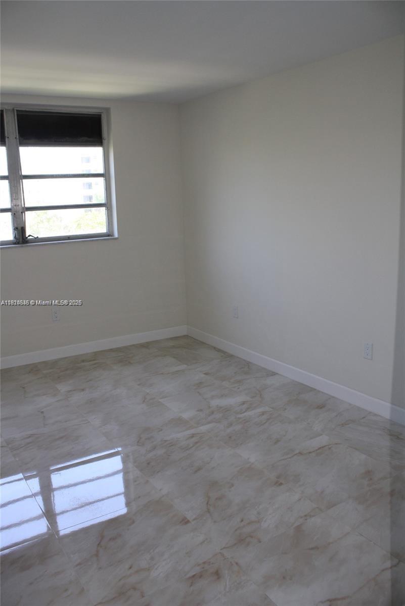 2930 Point East Dr #E309, Aventura, Florida image 10