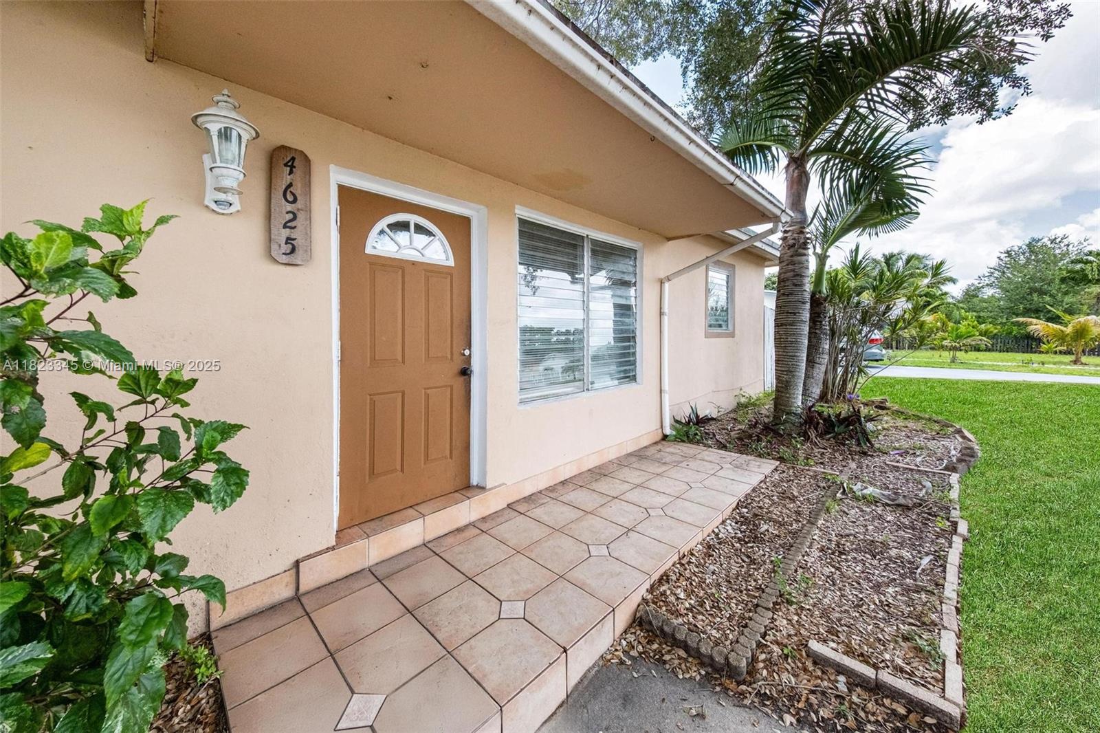 4625 SW 32nd Dr, West Park, Florida image 5
