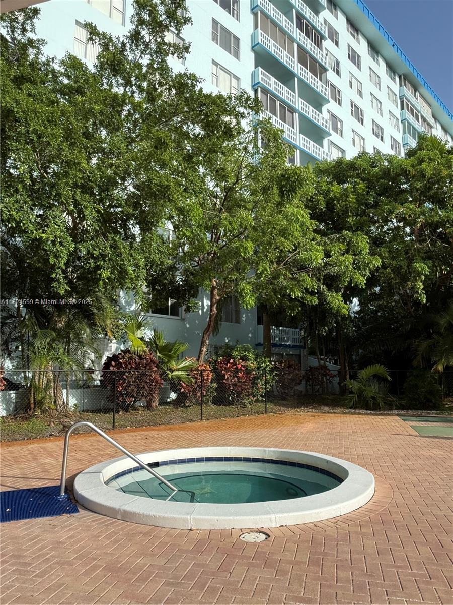 4001 Hillcrest Dr #710, Hollywood, Florida image 4