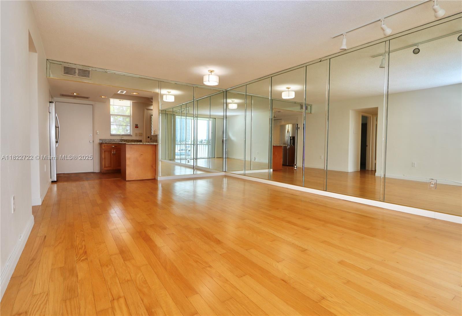2920 Point East Dr #N208, Aventura, Florida image 5