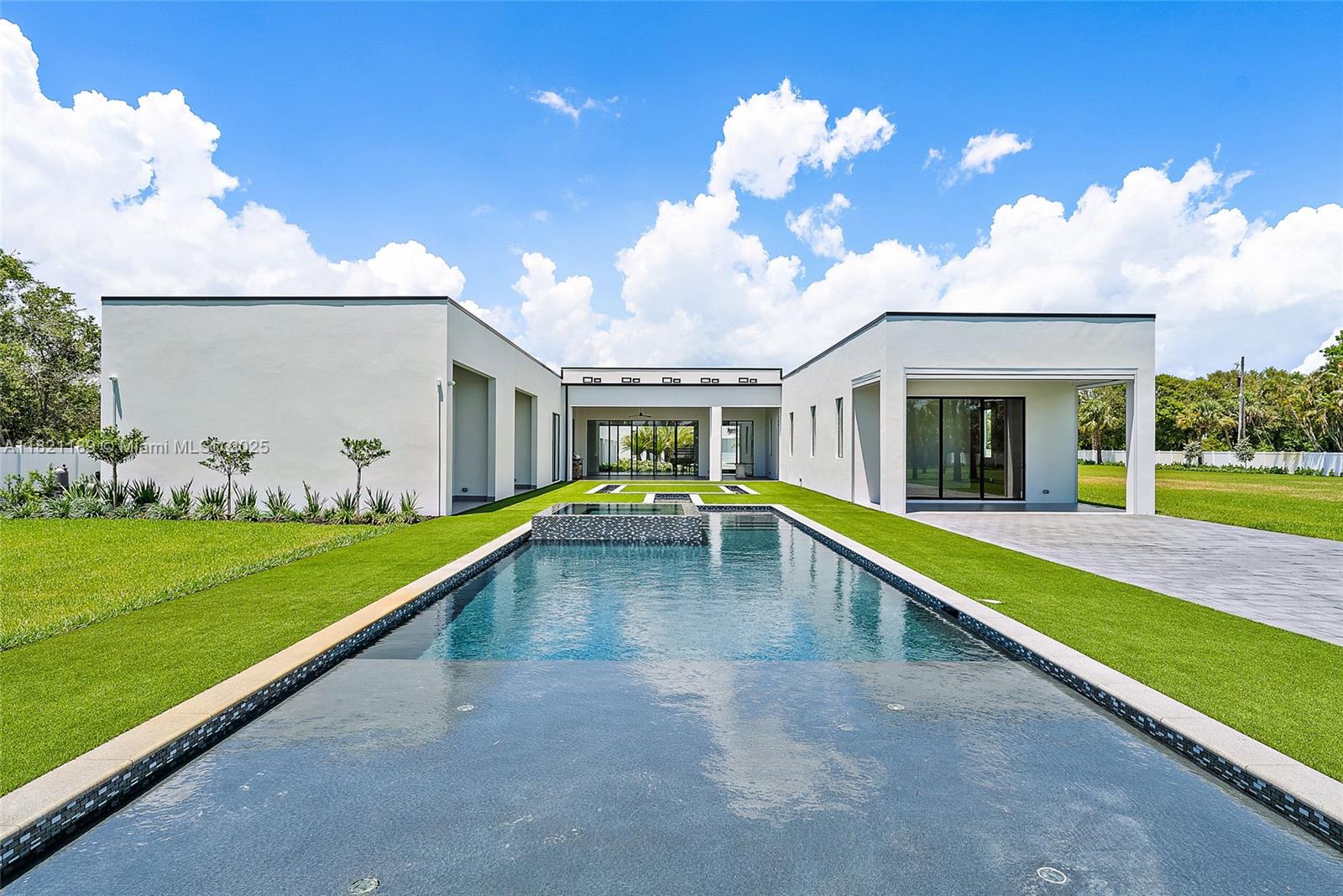 9741 SE Gomez Ave, Hobe Sound, Florida image 5