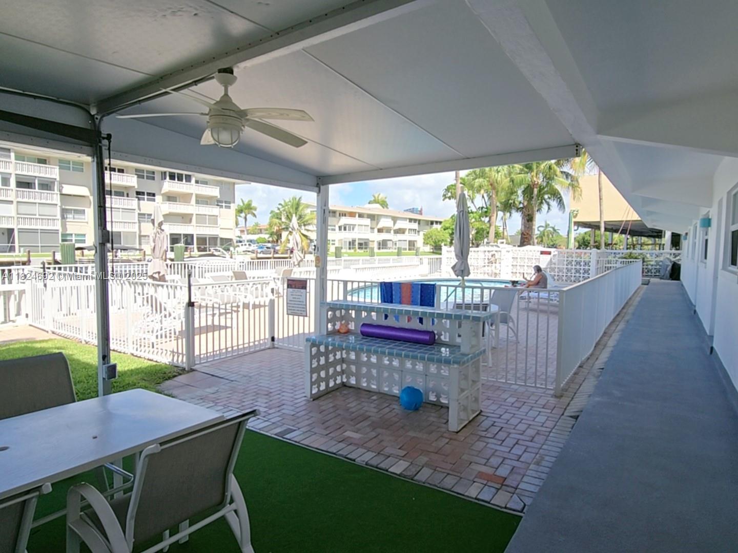 419 Golden Isles Dr #105, Hallandale Beach, Florida image 19