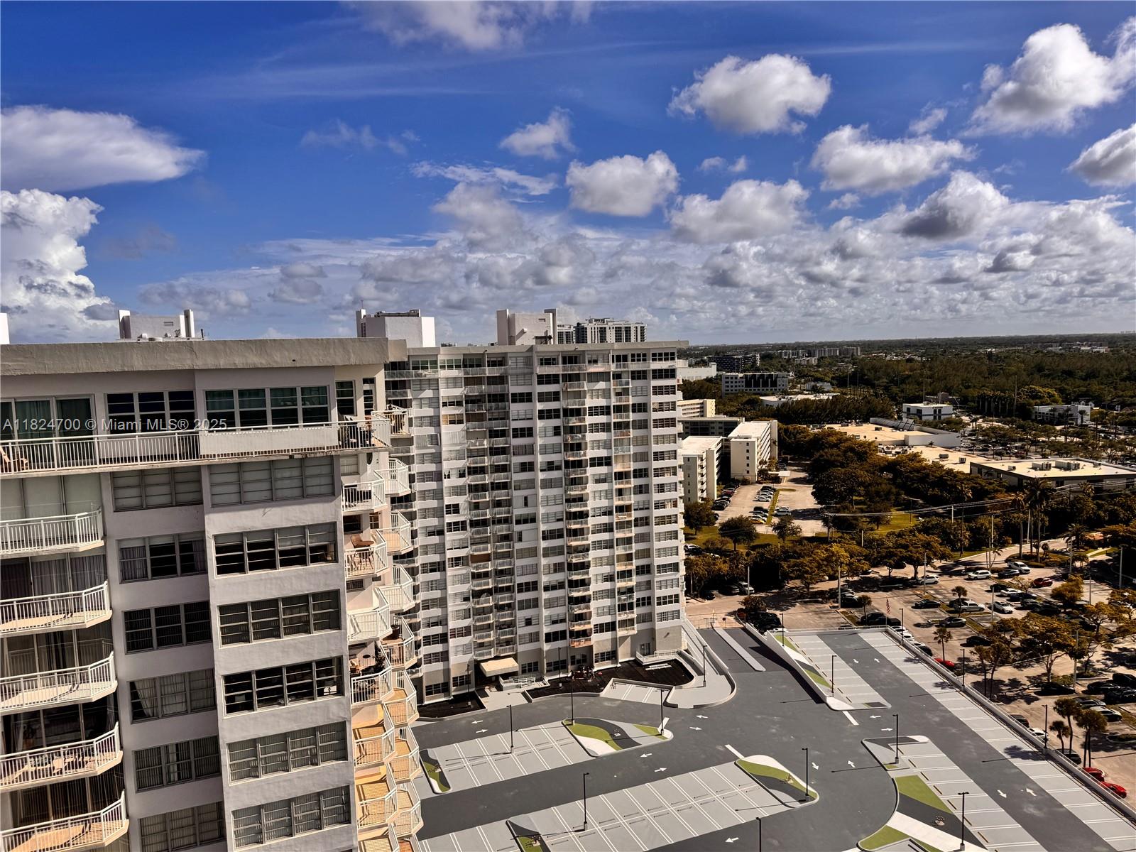 2750 NE 183rd St #2103, Aventura, Florida image 1