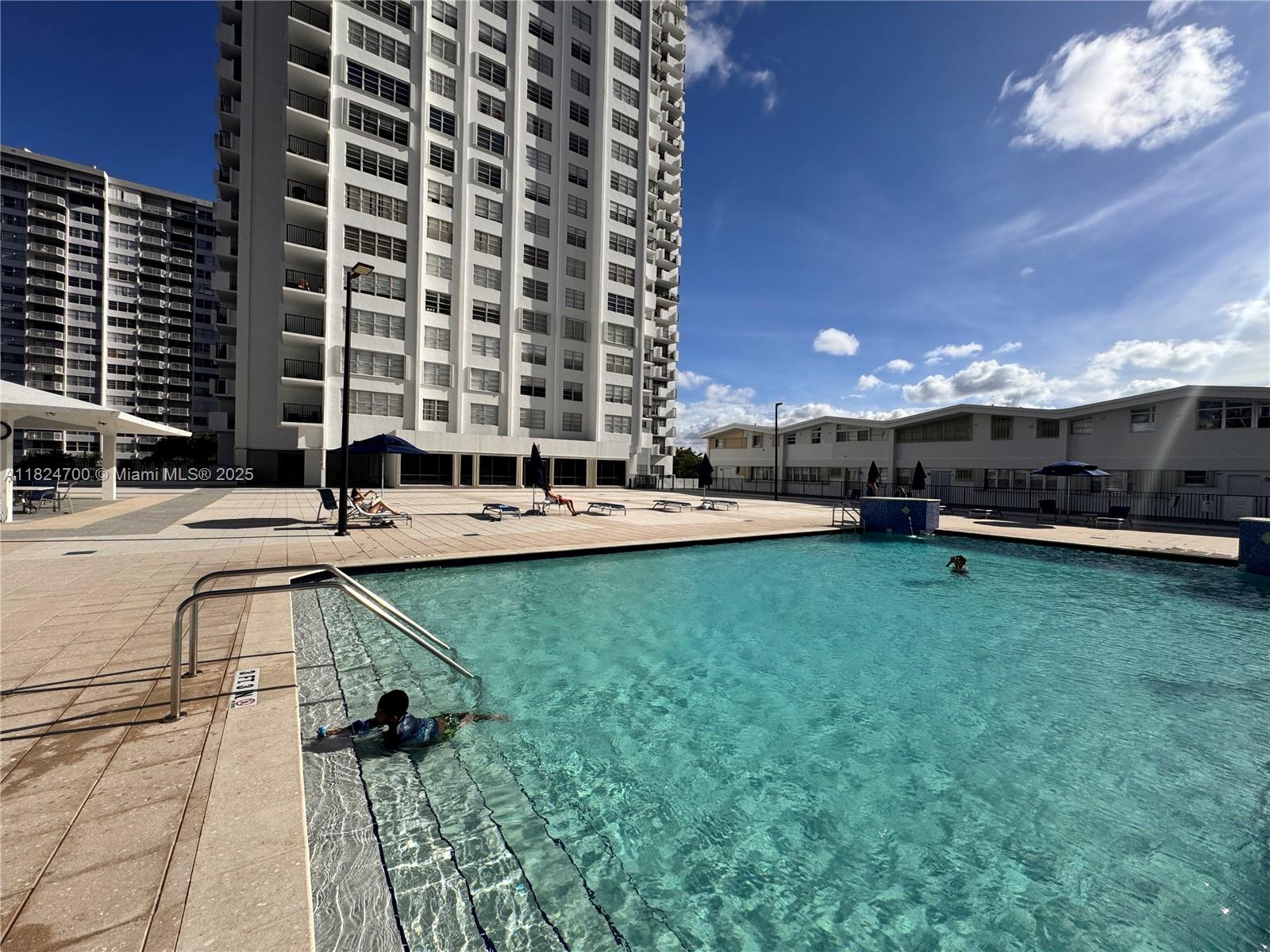 2750 NE 183rd St #2103, Aventura, Florida image 24