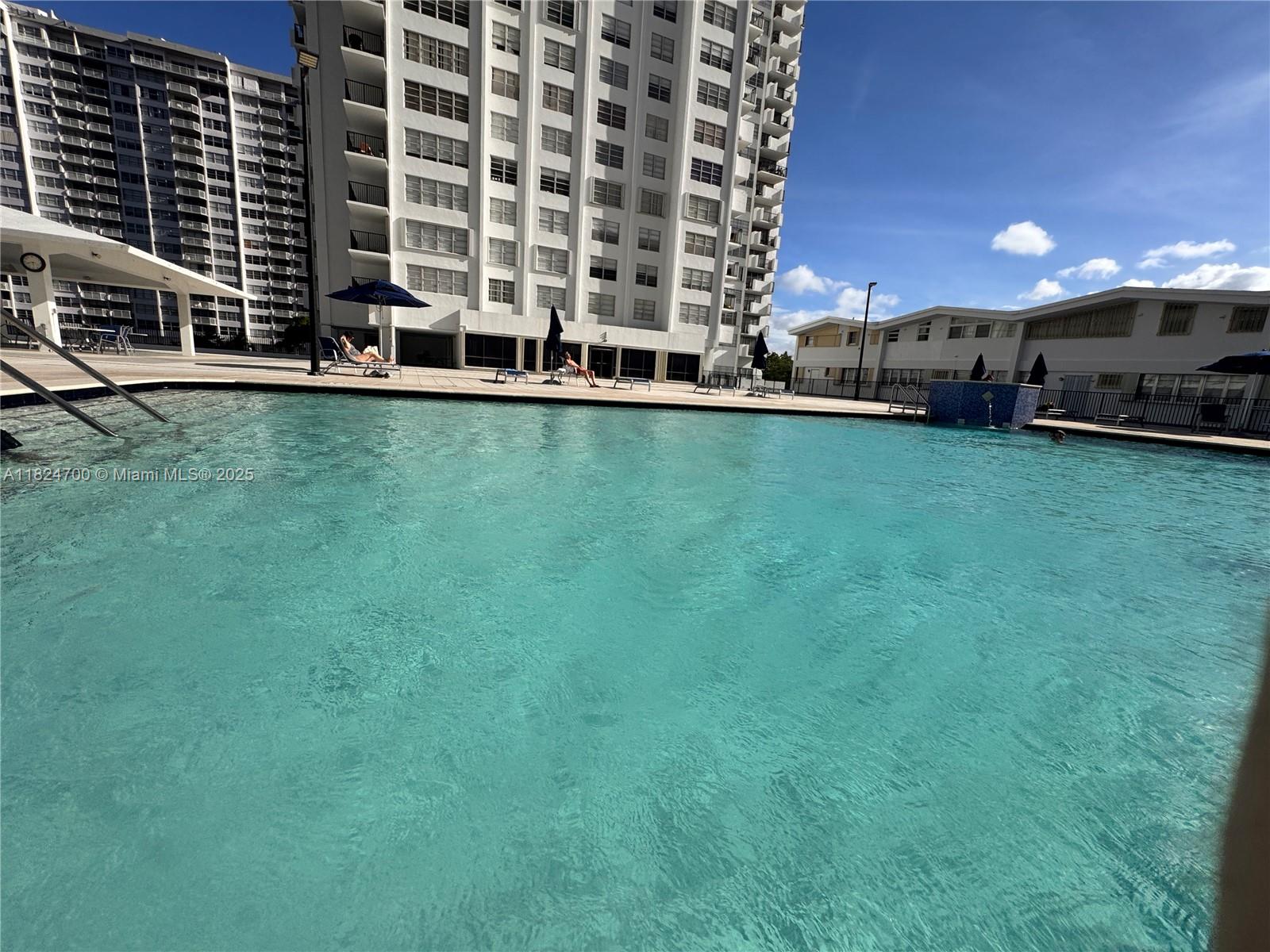 2750 NE 183rd St #2103, Aventura, Florida image 38
