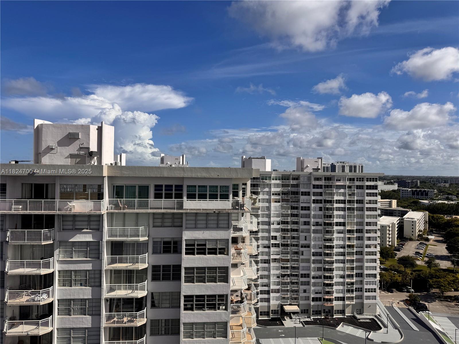 2750 NE 183rd St #2103, Aventura, Florida image 8