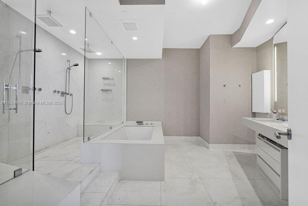 18555 Collins Ave #2605, Sunny Isles Beach, Florida image 13