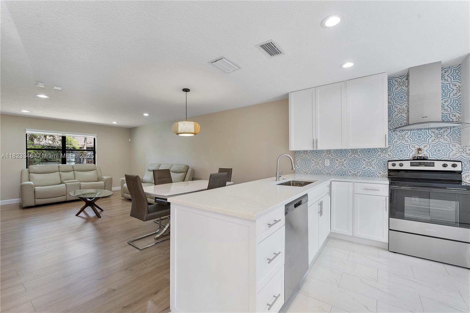 319 Elmira Ct, Royal Palm Beach, Florida image 10