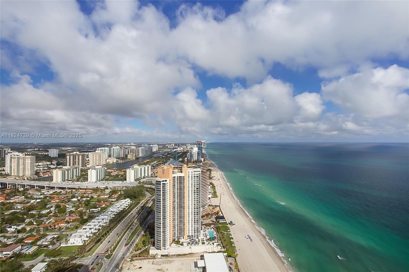 Apartamento à Venda em Sunny Isles Beach, FL
