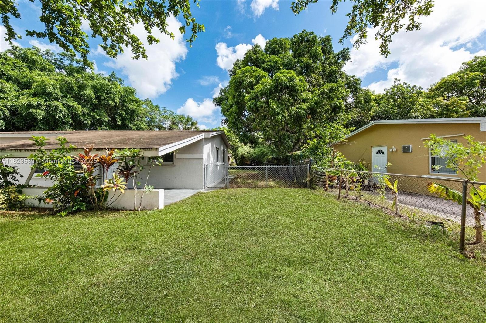 3841 NW 7th Ct, Lauderhill, Florida image 2