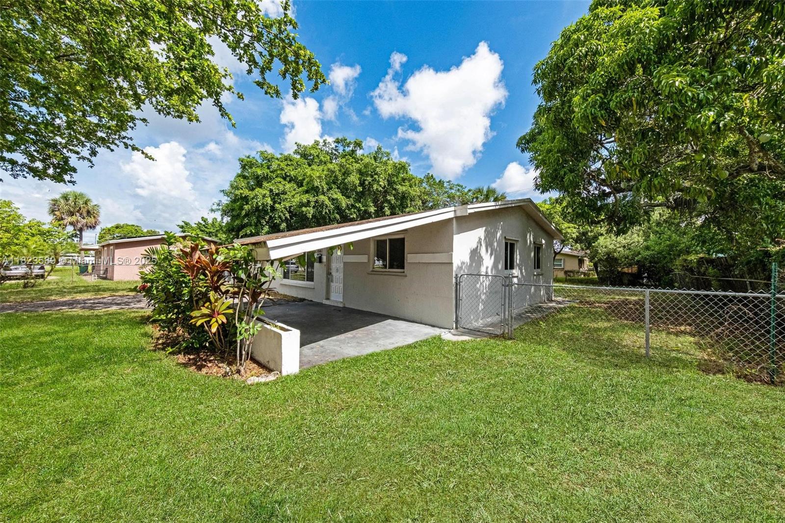 3841 NW 7th Ct, Lauderhill, Florida image 3