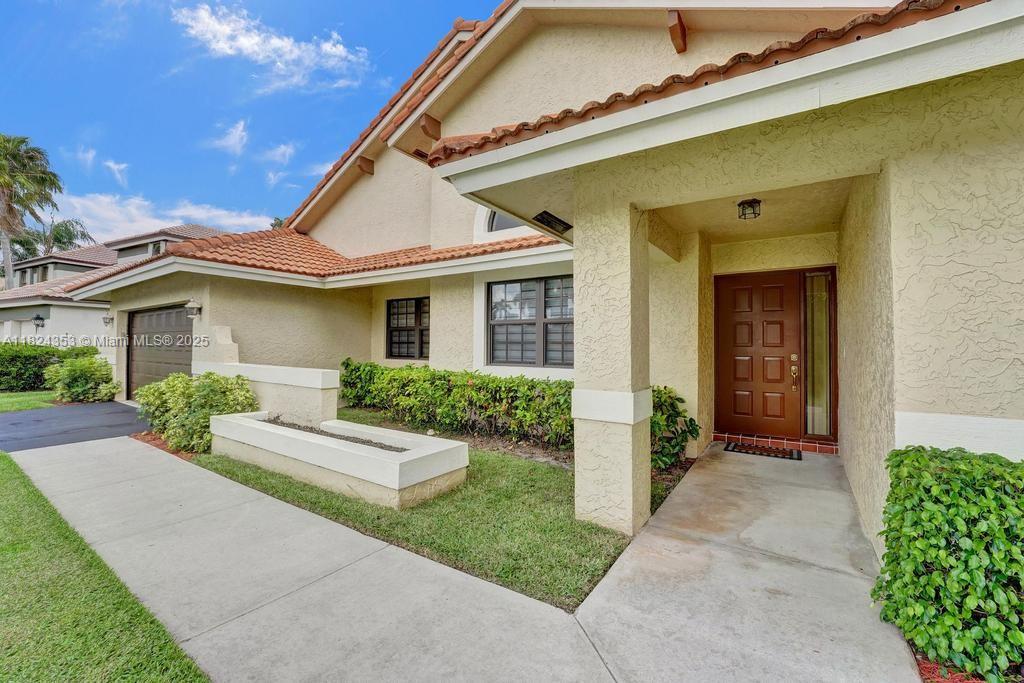 3128 Peachtree Cir, Davie, Florida image 2