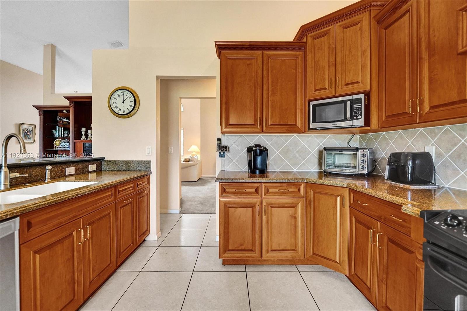 3128 Peachtree Cir, Davie, Florida image 33