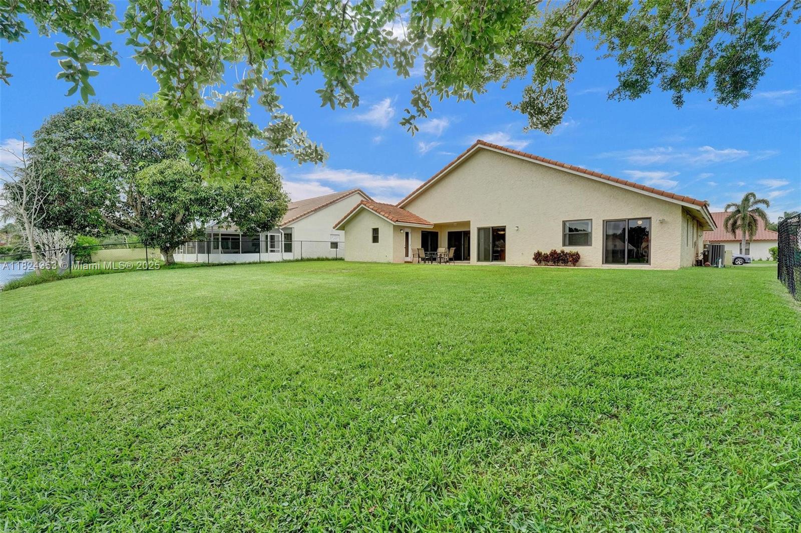 3128 Peachtree Cir, Davie, Florida image 6