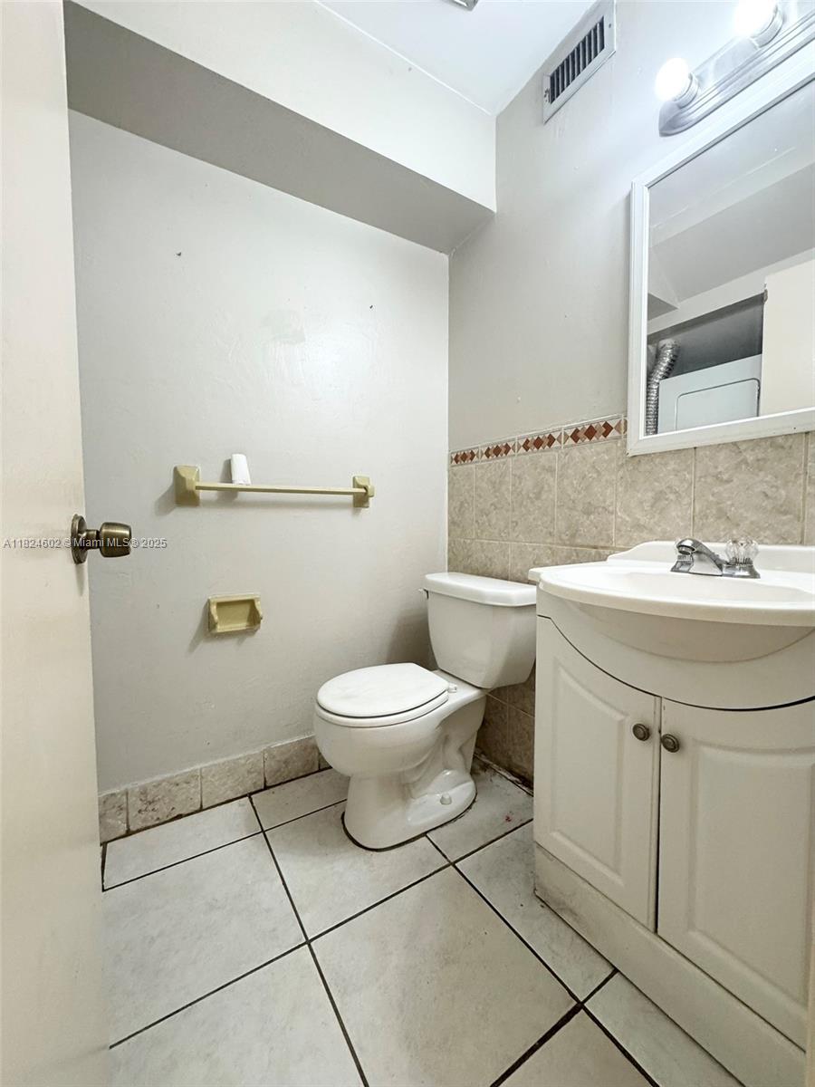 2562 NW 52nd Ave #B18, Lauderhill, Florida image 8