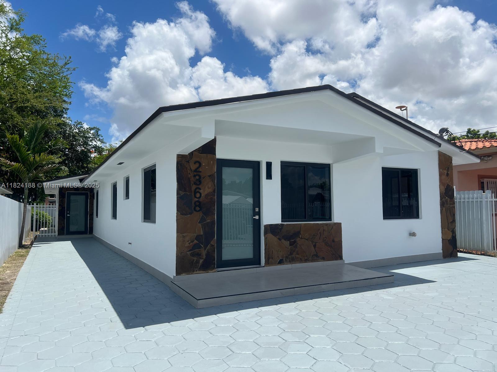 2368 / 2370 NW 33rd St, Miami, Florida image 1