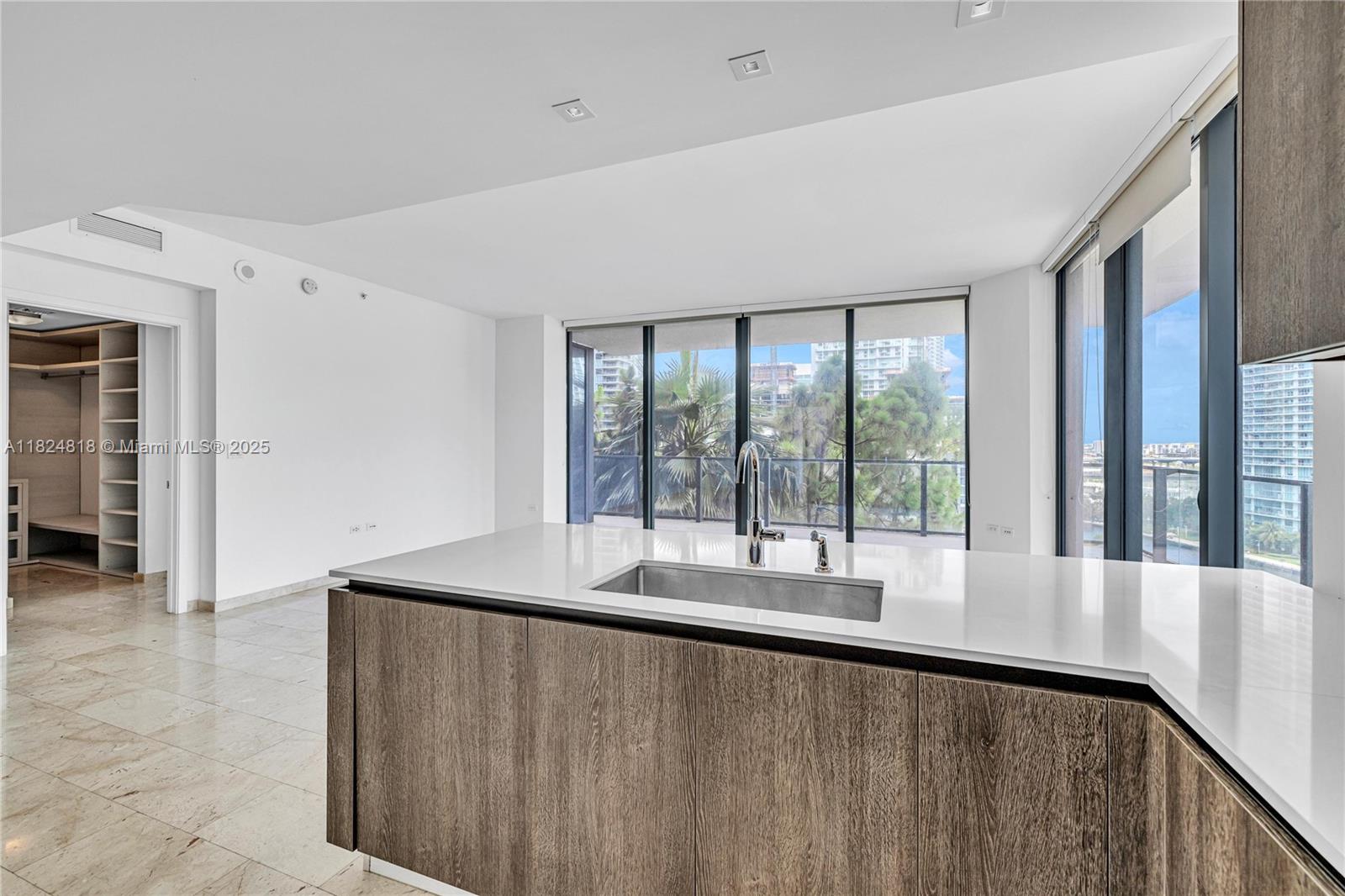 68 SE 6th St #712, Miami, Florida image 7