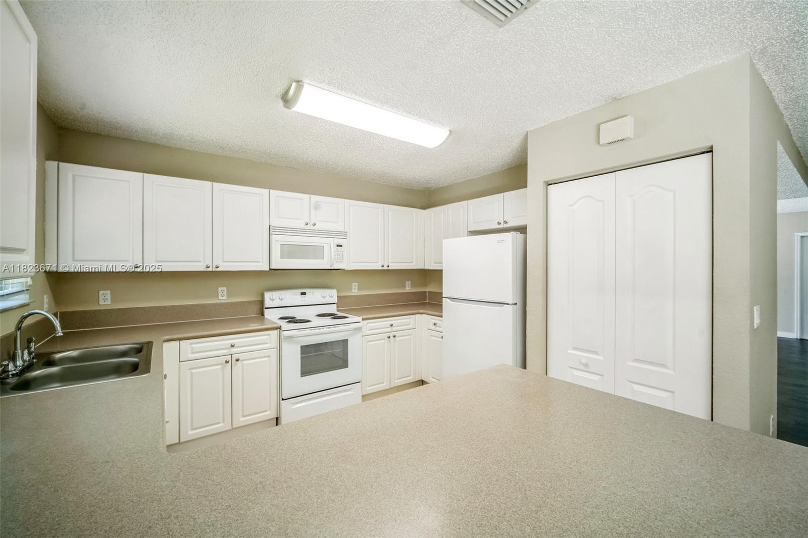 8995 SW 213th St, Cutler Bay, Florida image 2