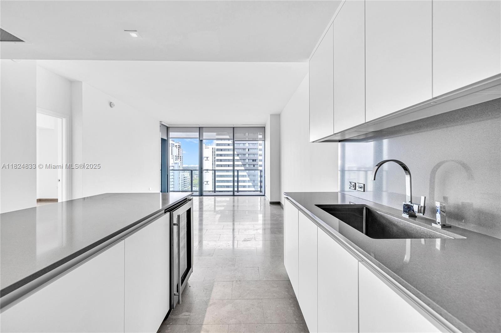 88 SW 7th St #1006, Miami, Florida image 3