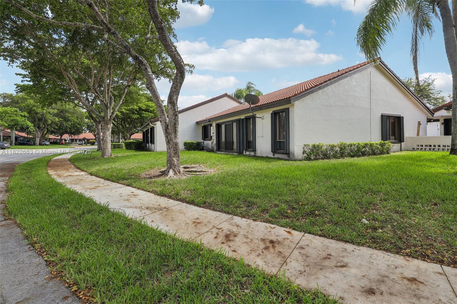 7121 Mimosa Way, Tamarac, Florida image 25