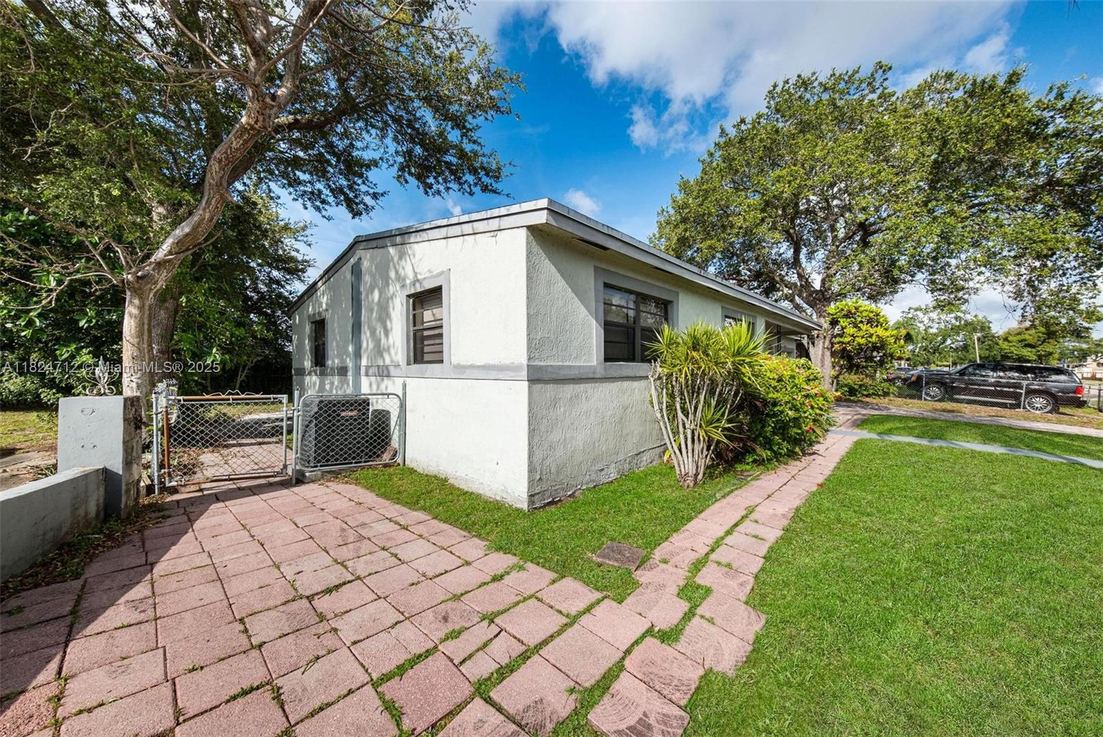 2410 NW 170th Ter, Miami Gardens, Florida image 4