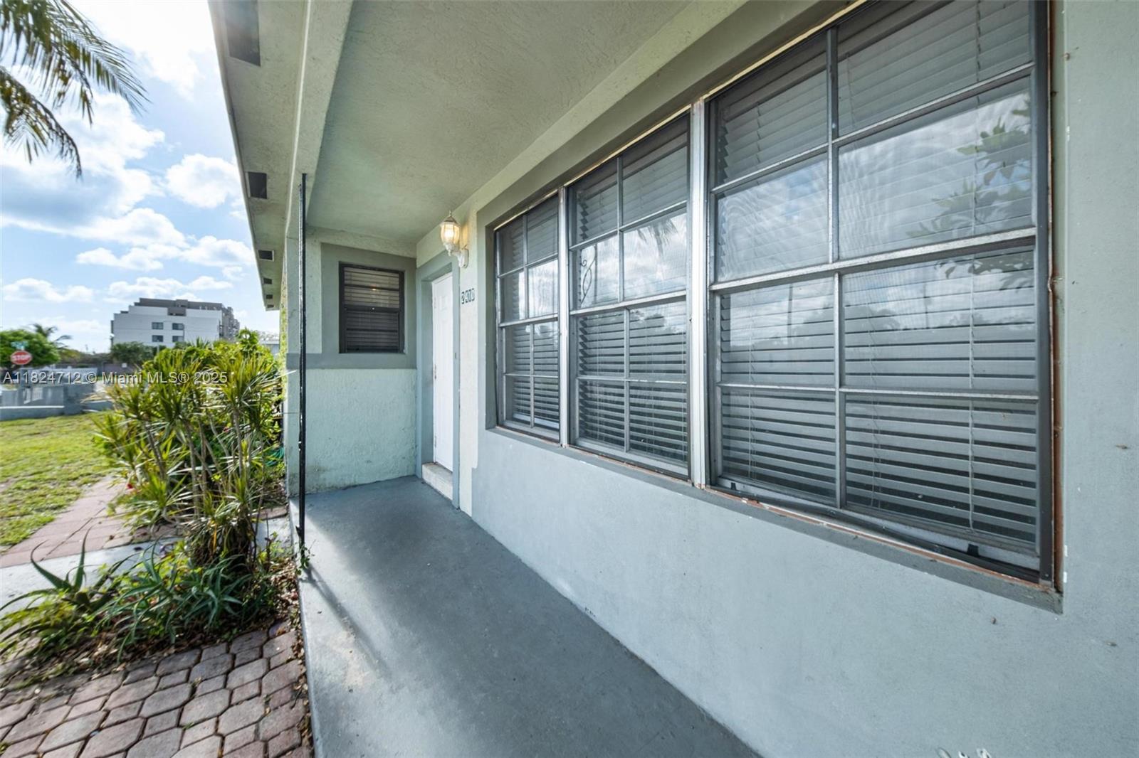 2410 NW 170th Ter, Miami Gardens, Florida image 6