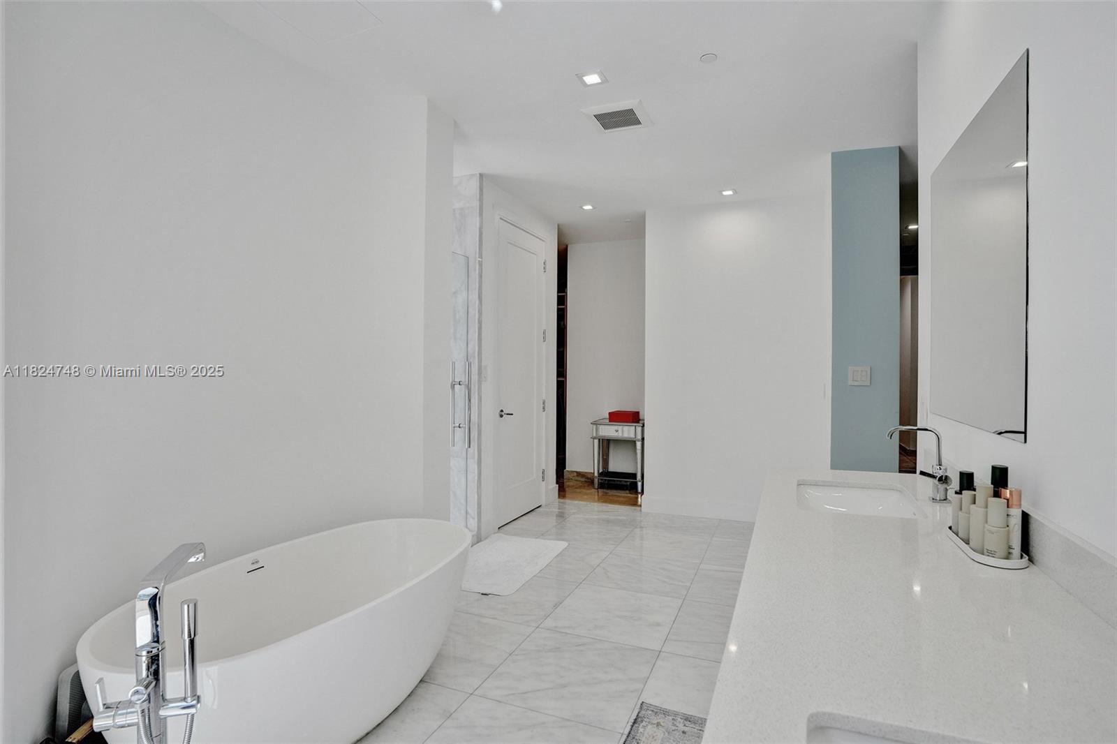 718 Valencia Ave #204, Coral Gables, Florida image 35