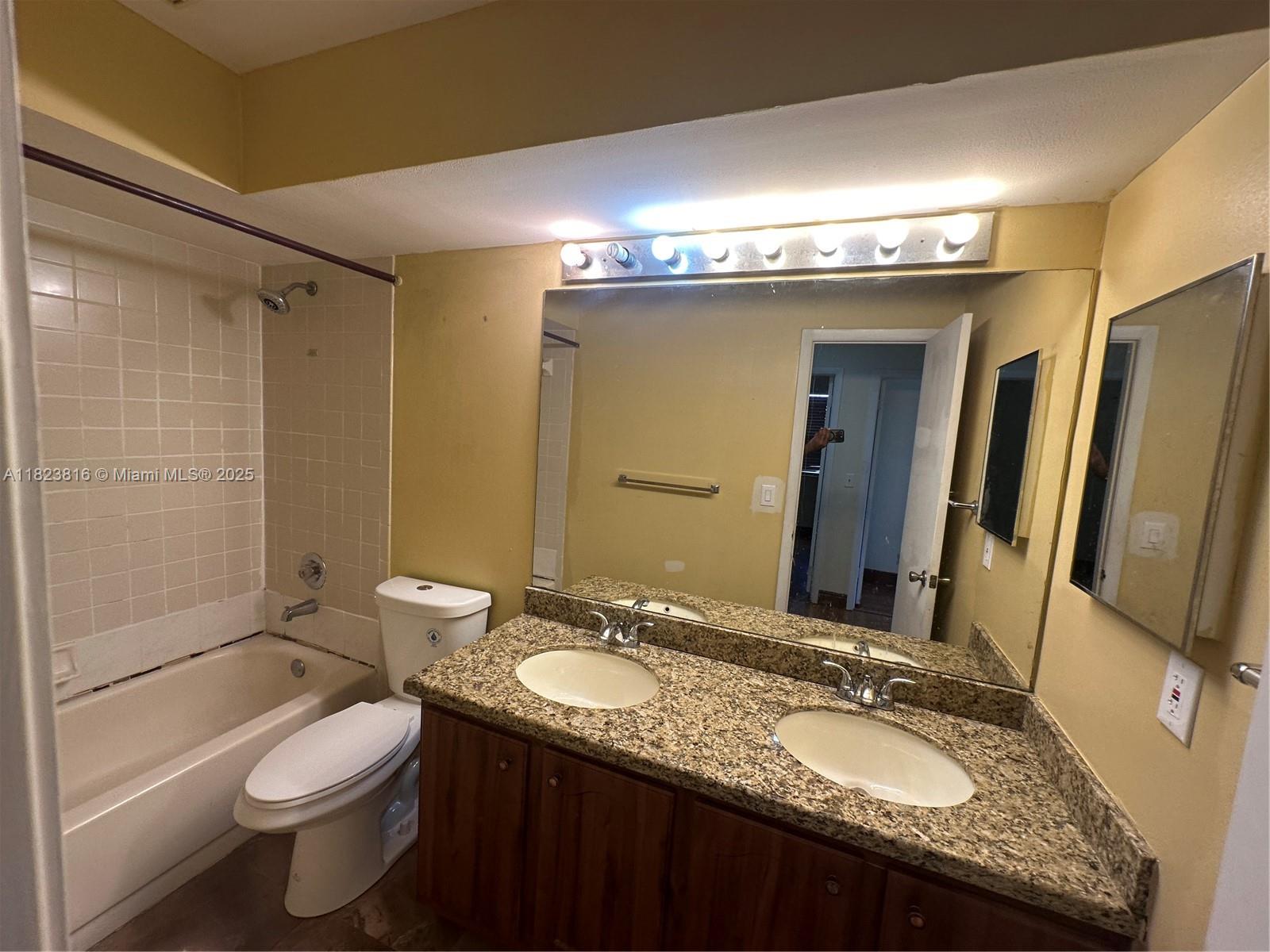 718 Valencia Ave #204, Coral Gables, Florida image 36