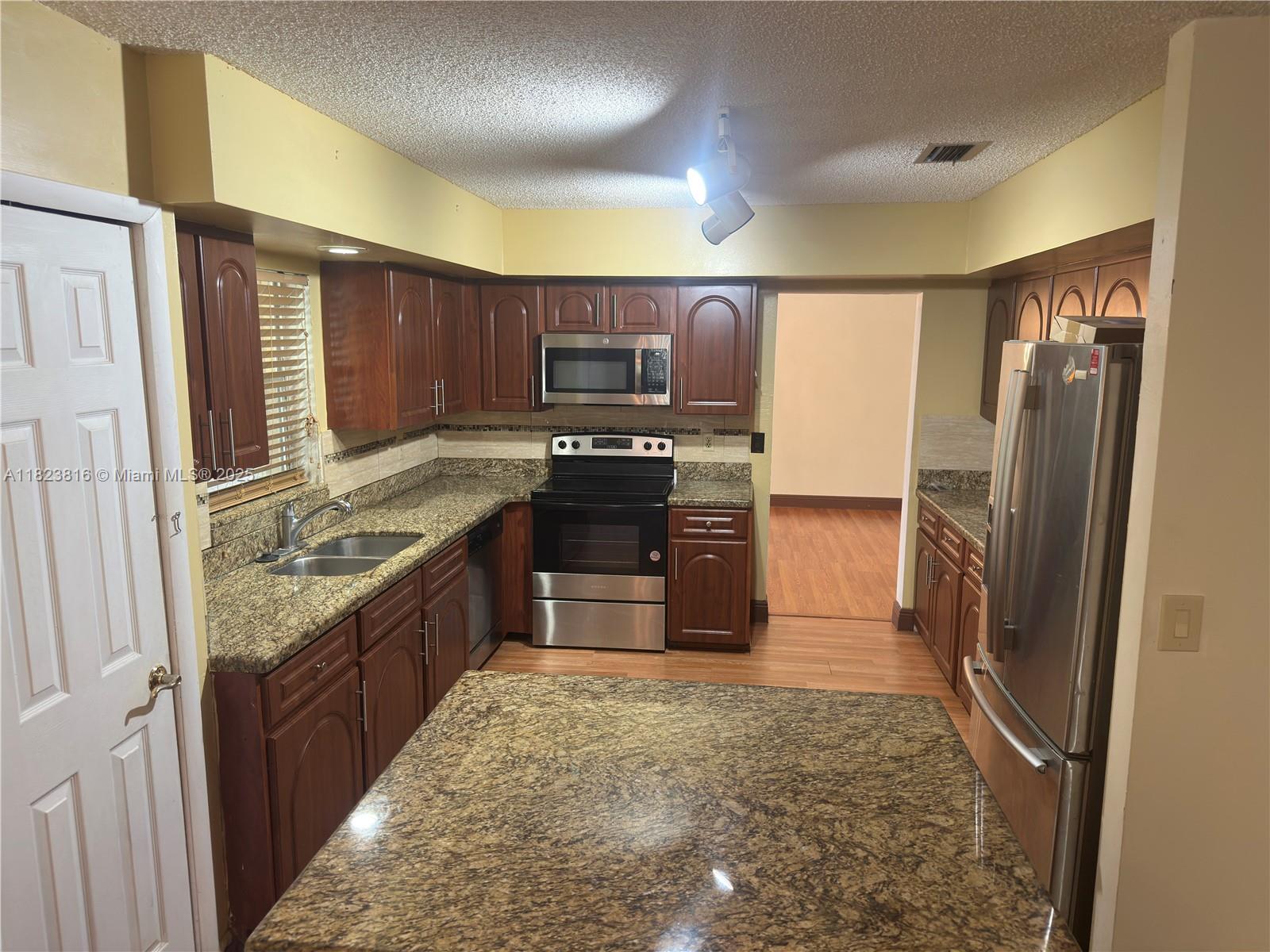 718 Valencia Ave #204, Coral Gables, Florida image 4