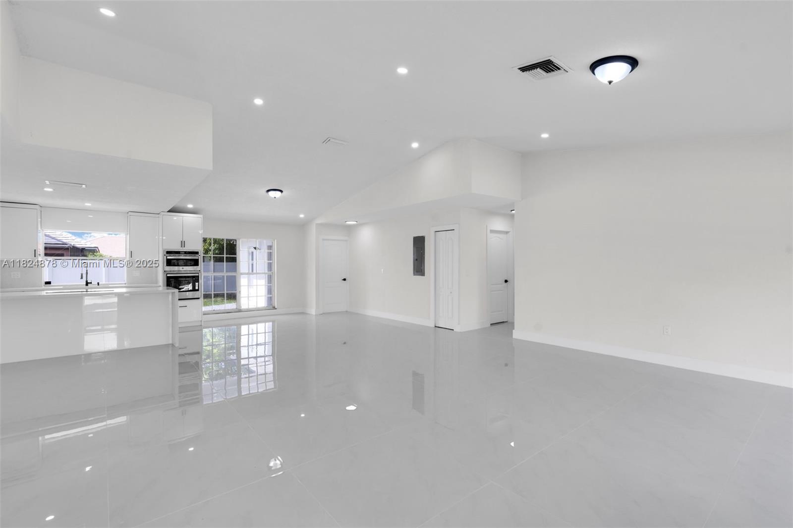7441 NW 38th Ct, Lauderhill, Florida image 4