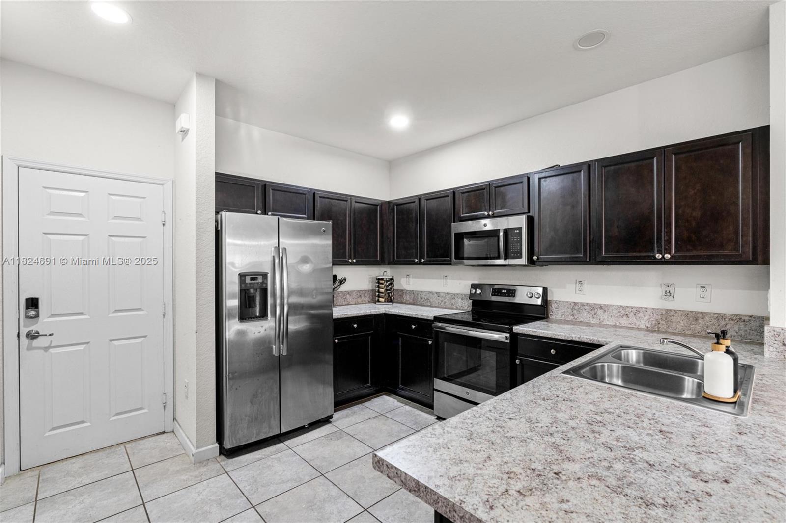 158 NE 23rd Ter, Homestead, Florida image 16