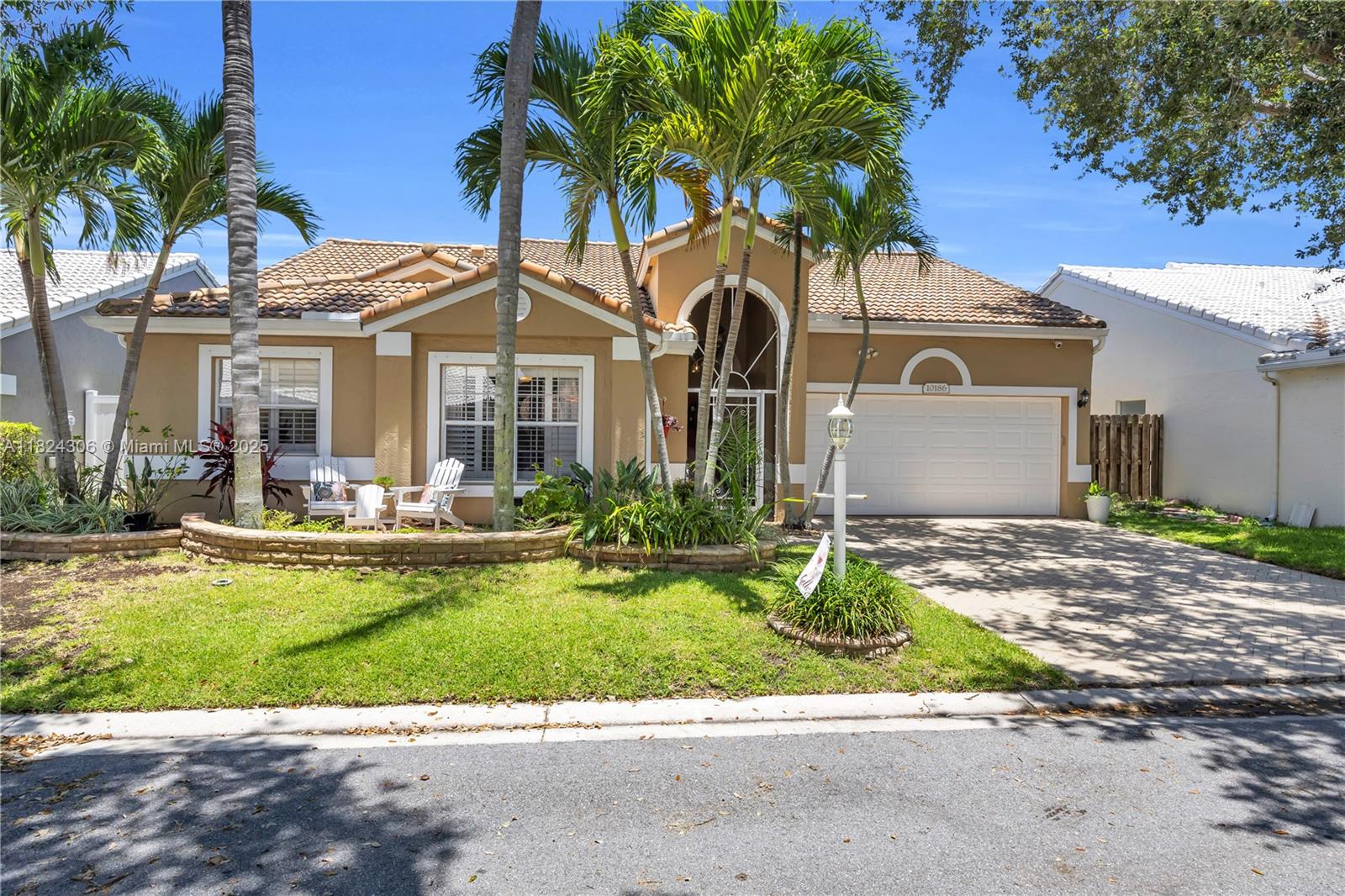 House for Sale in Palm Beach Gardens, FL