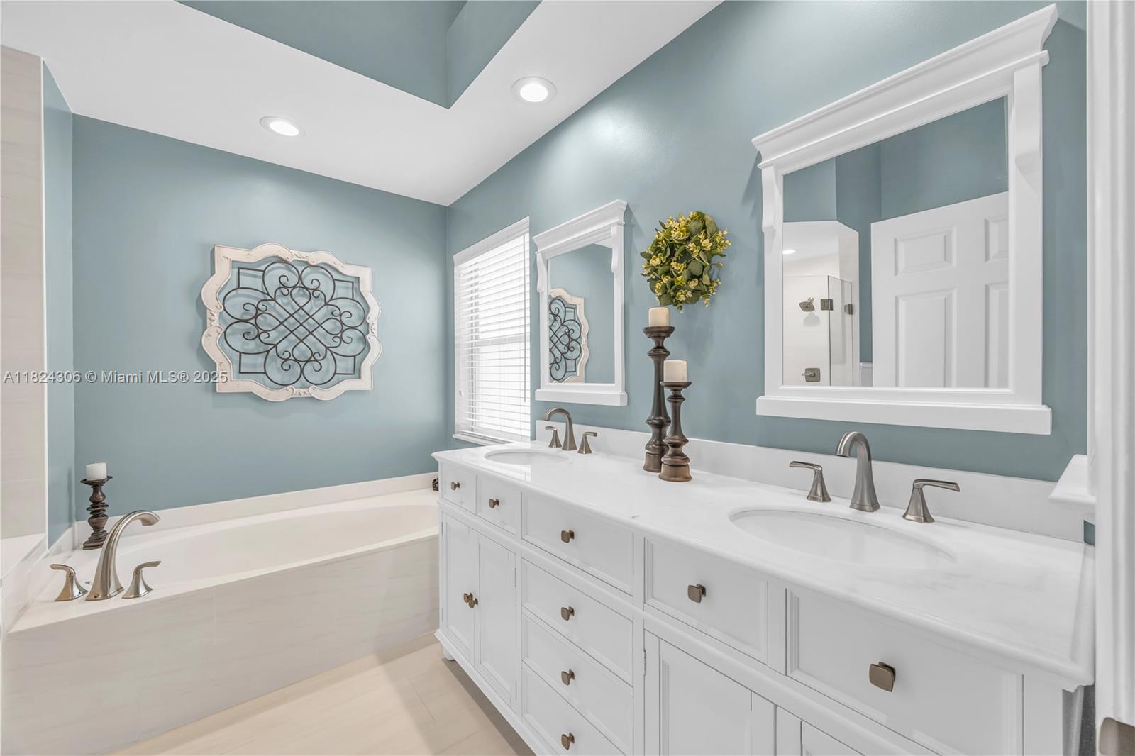 10186 Balsa Way, Palm Beach Gardens, Florida image 18