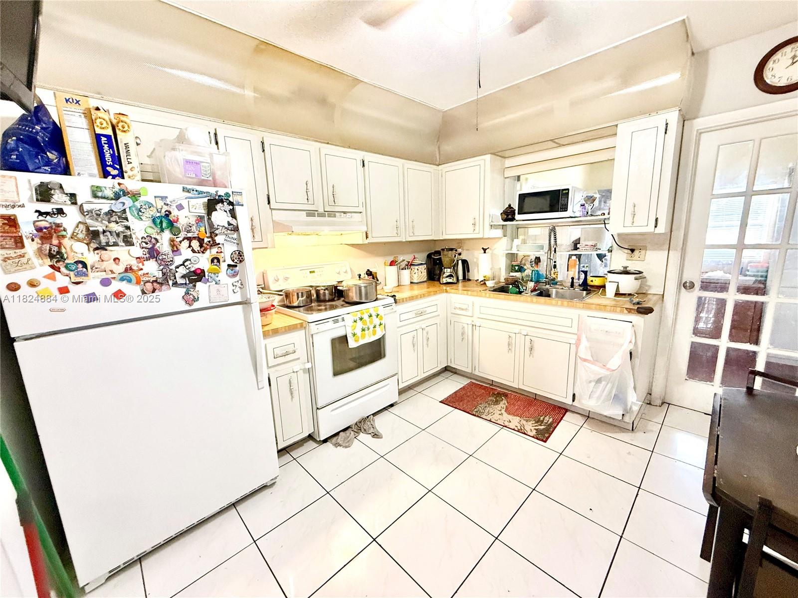 820 N Golf Dr, Hollywood, Florida image 2
