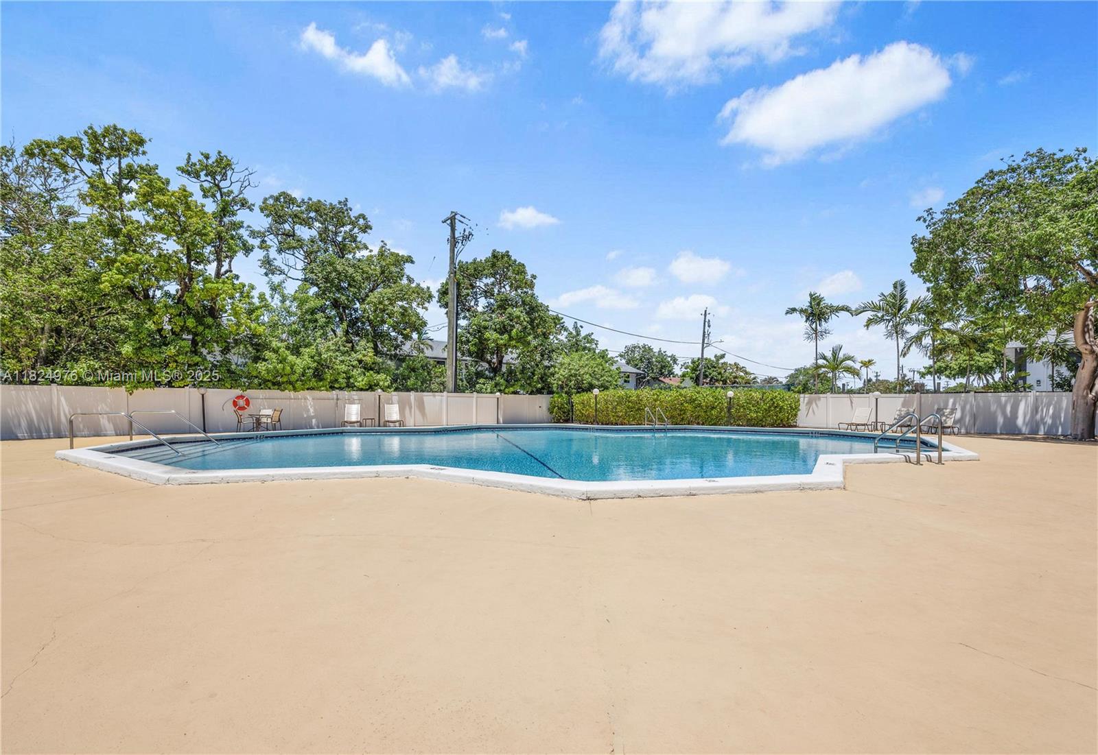 114 Royal Park Dr #2B, Oakland Park, Florida image 23