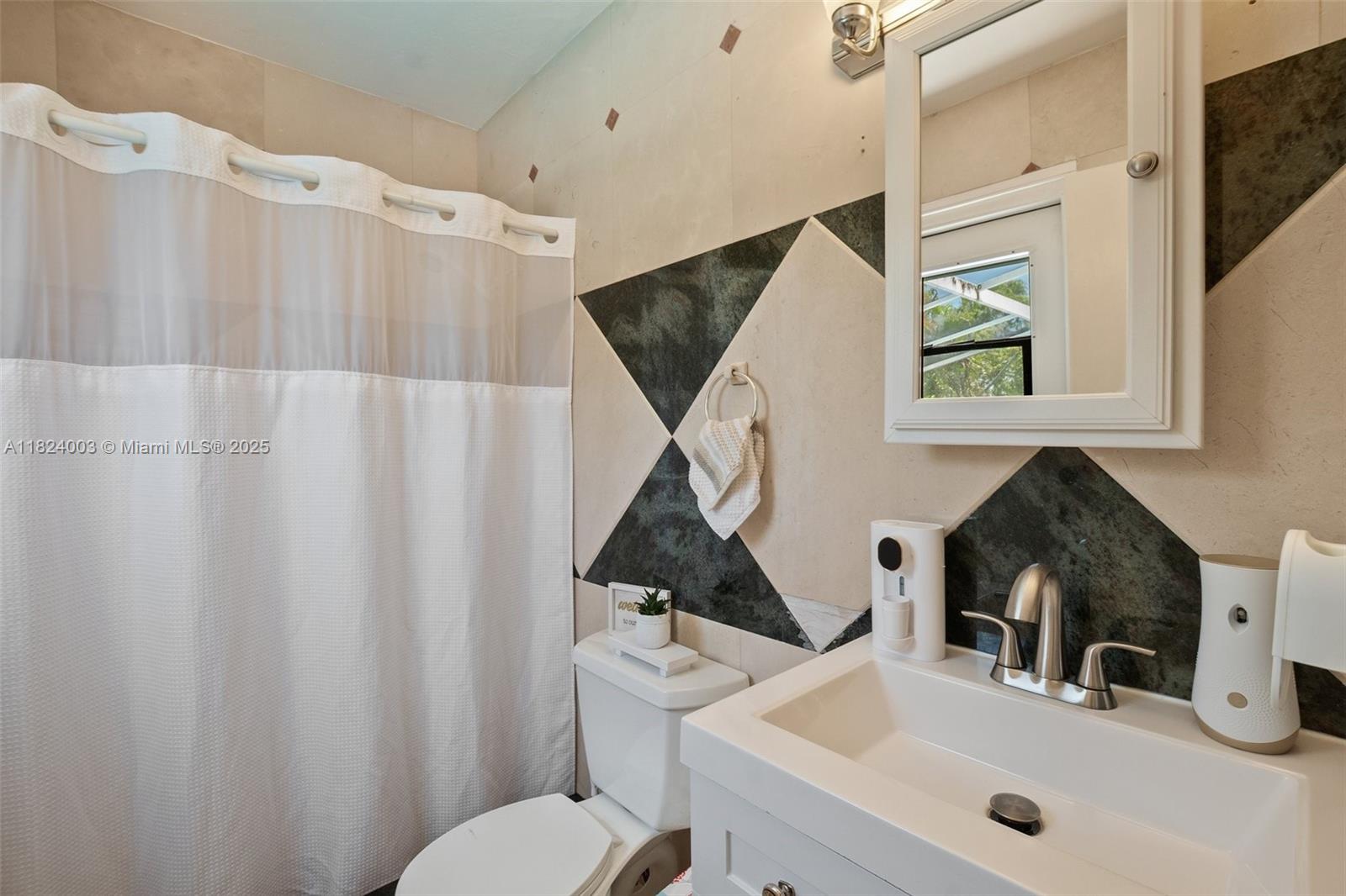 3813 S Lake Ter, Miramar, Florida image 17