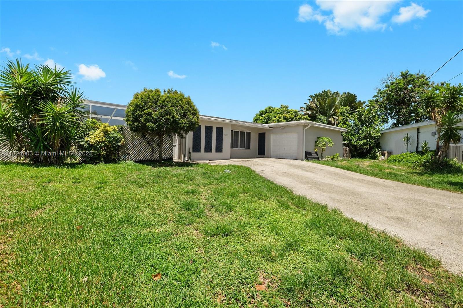3813 S Lake Ter, Miramar, Florida image 2
