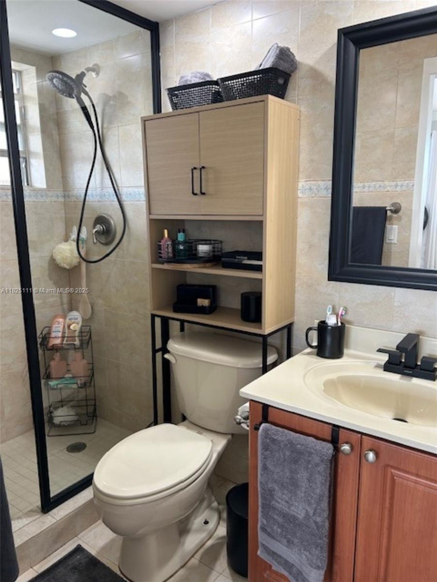 300 Golden Isles Dr #311, Hallandale Beach, Florida image 25