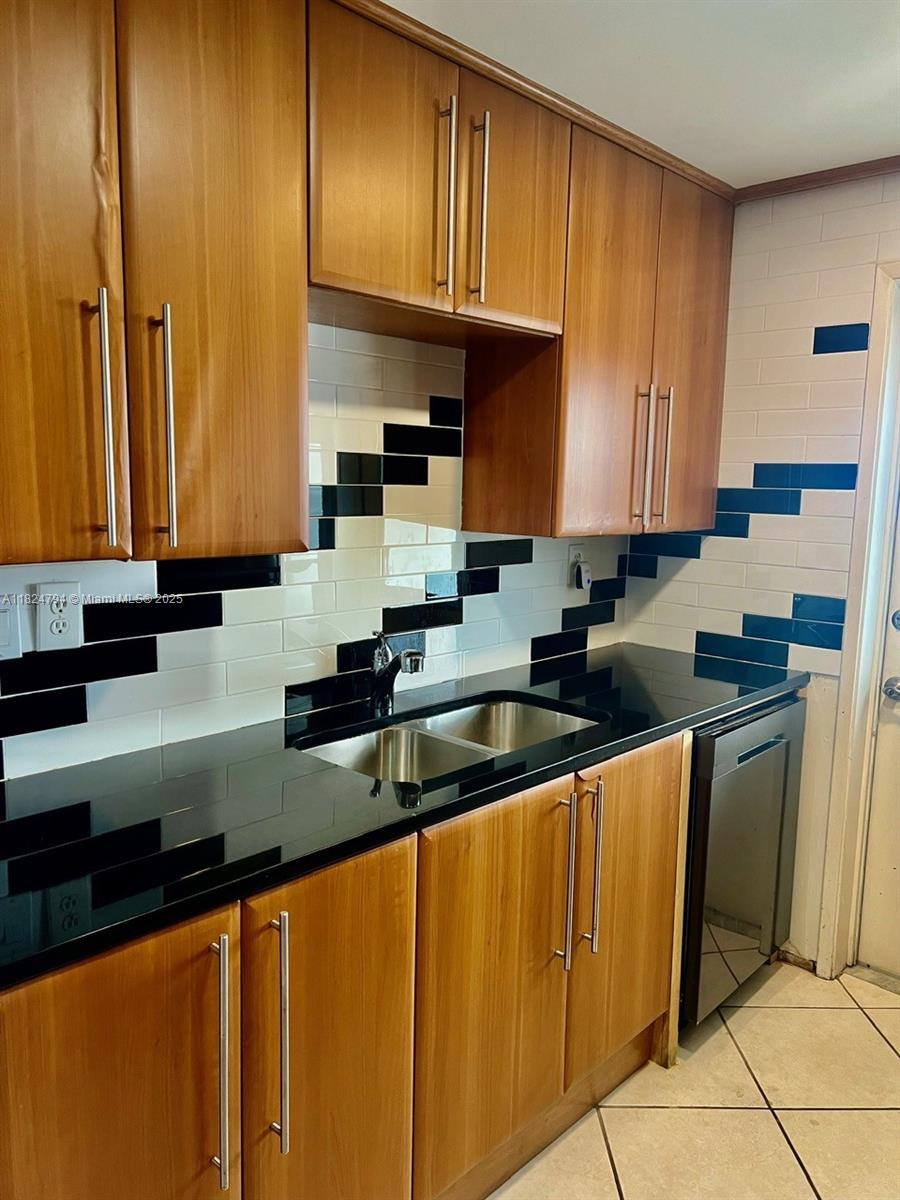 930 SE 9th Ave #11, Pompano Beach, Florida image 2