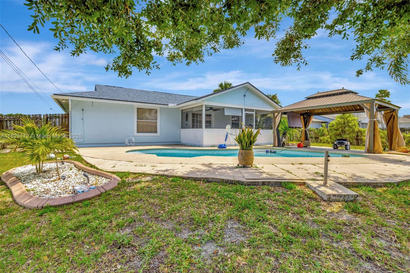 509 SW Hamburg Ter, Port Saint Lucie, Florida image 3