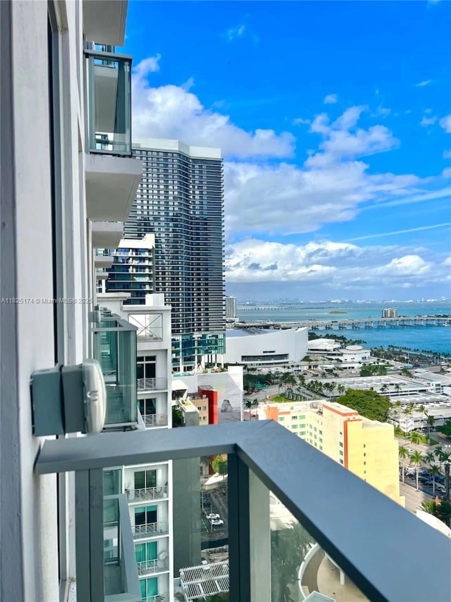 227 NE 2nd St #2713, Miami, Florida image 11