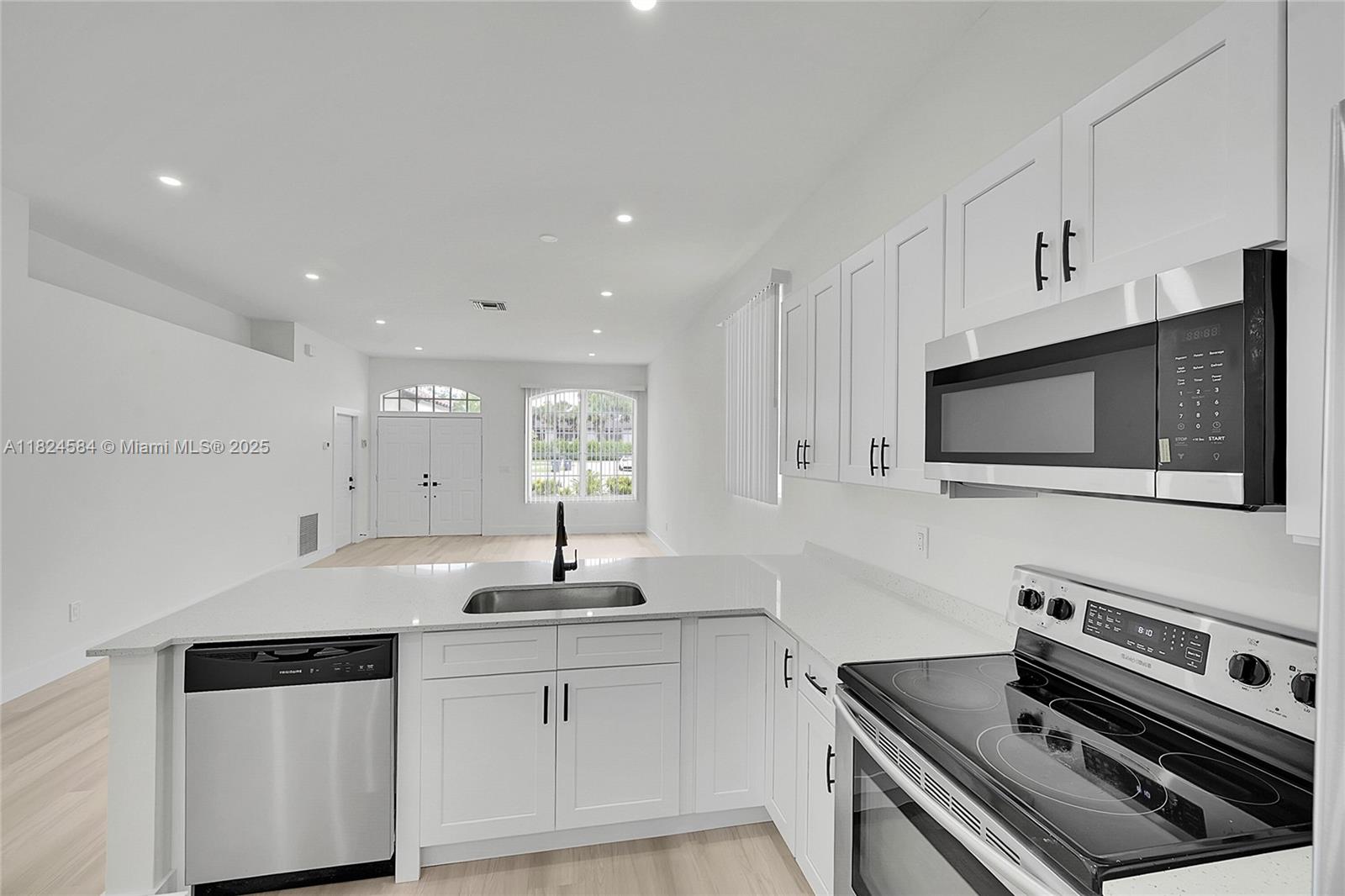 13034 Sheridan Ter, Wellington, Florida image 10