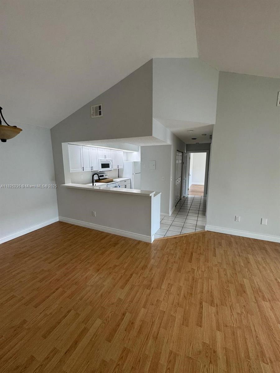 Residential, Hialeah, Florida image 1