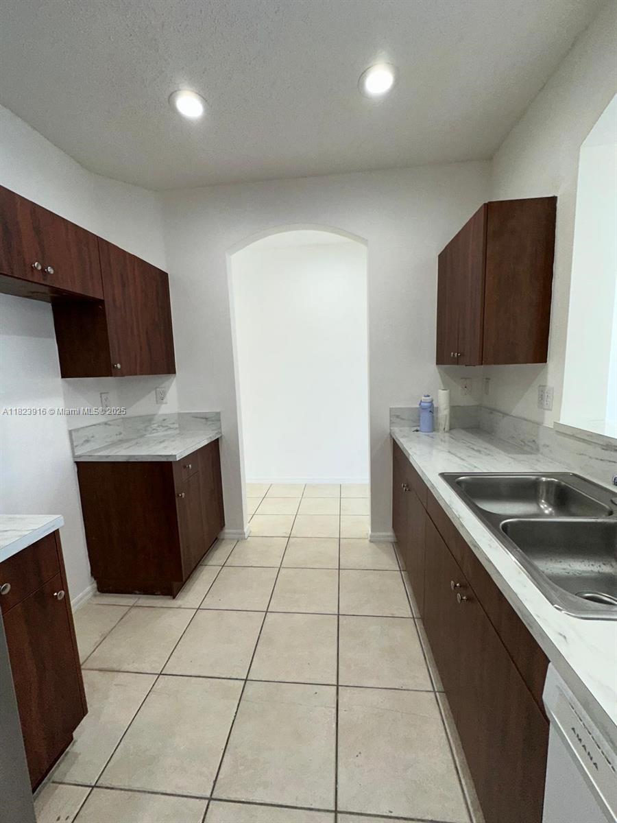 1018 NE 42nd Ter, Homestead, Florida image 11
