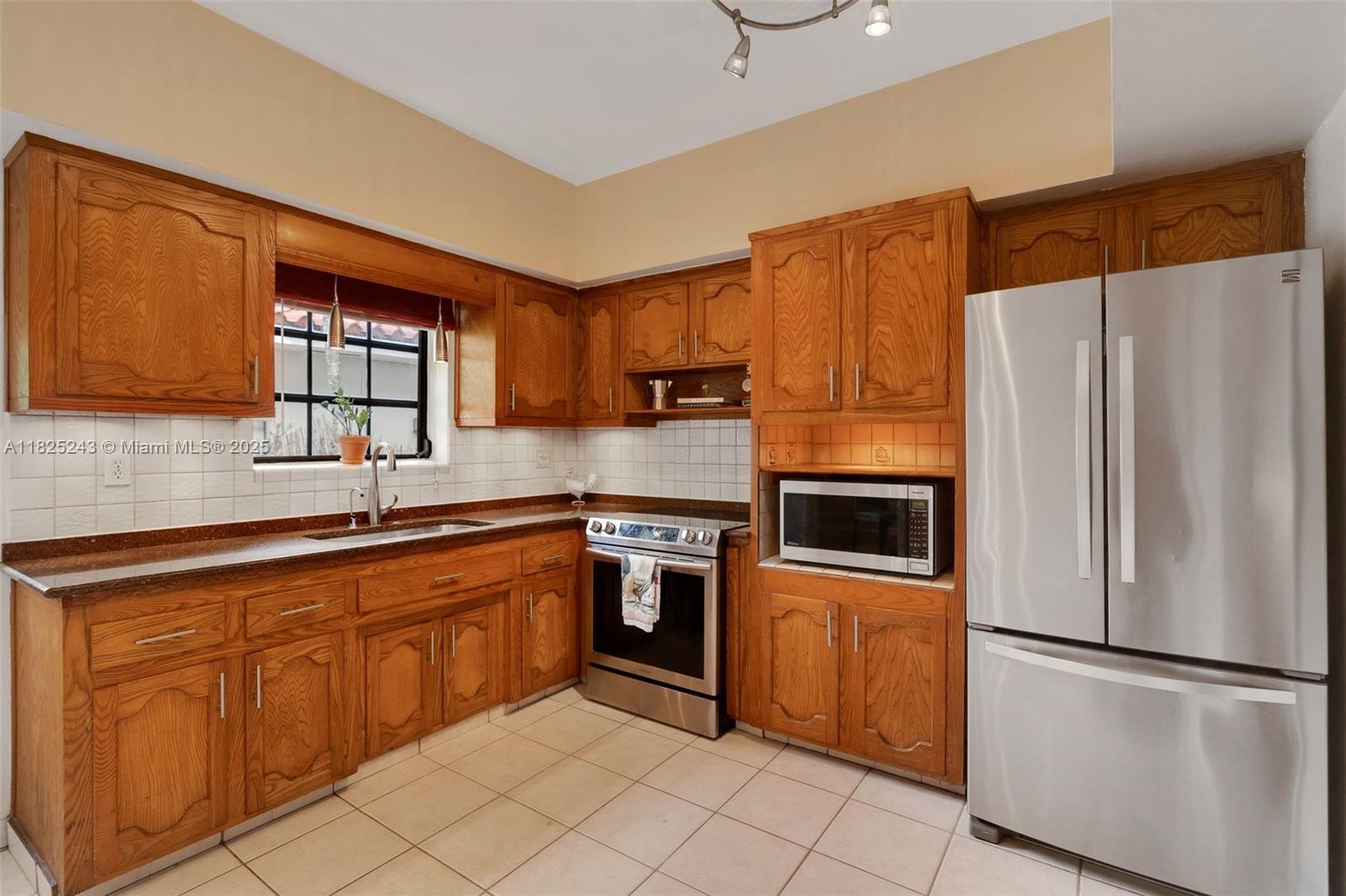 425 Cadagua Ave, Coral Gables, Florida image 14