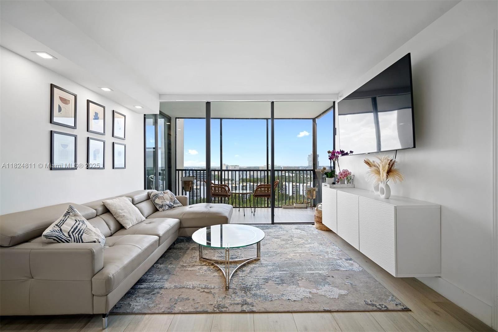 20301 W Country Club Dr #1822, Aventura, Florida image 2
