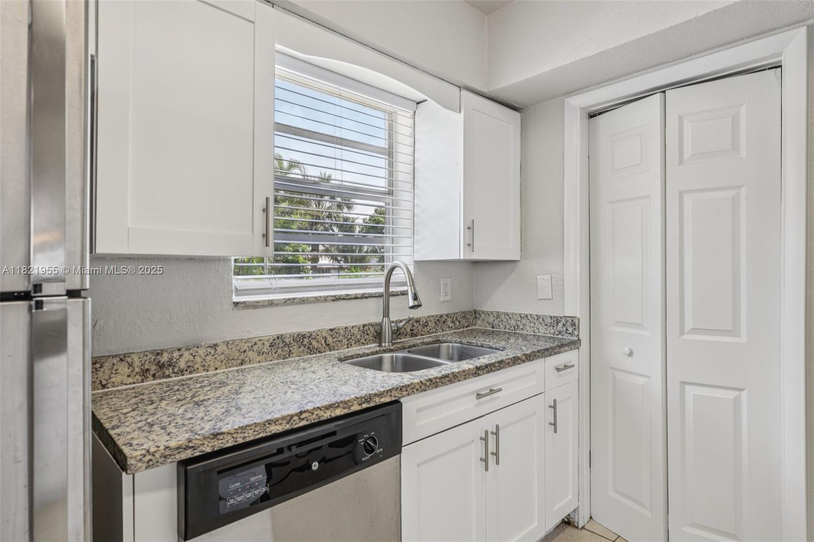 2817 SW 8th St, Fort Lauderdale, Florida image 12
